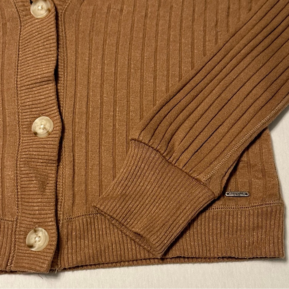 A&F Lightweight Ribbed Knit Cropped Cardigan - Picture 7 of 8